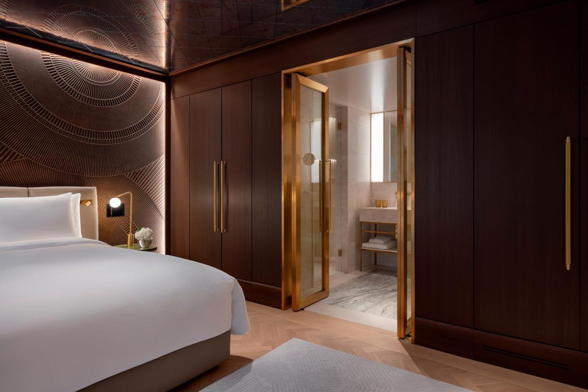 Almanac Palais Vienna 호텔 외부 사진 A bedroom at The London Edition