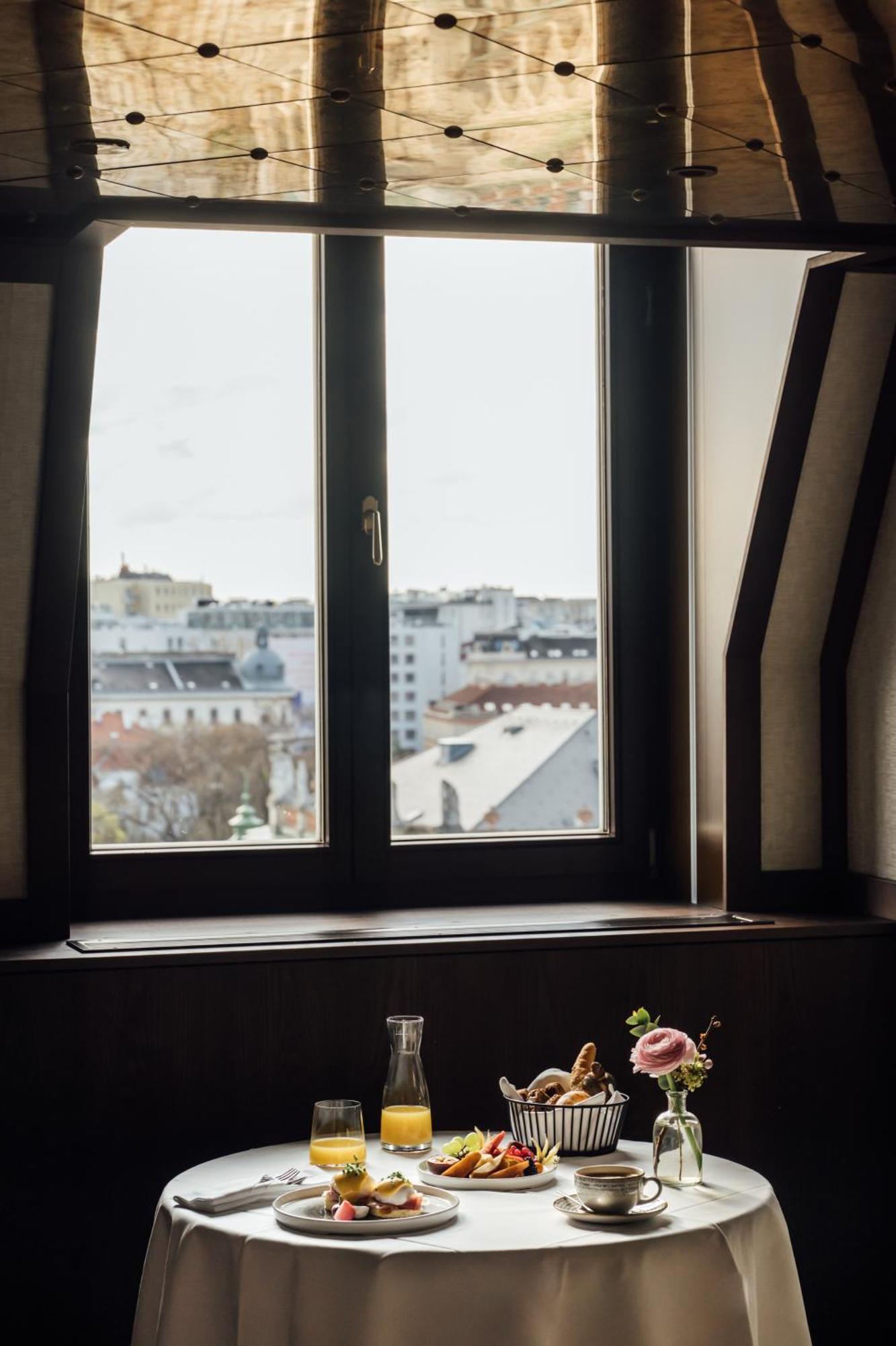 Almanac Palais Vienna 호텔 외부 사진 A window