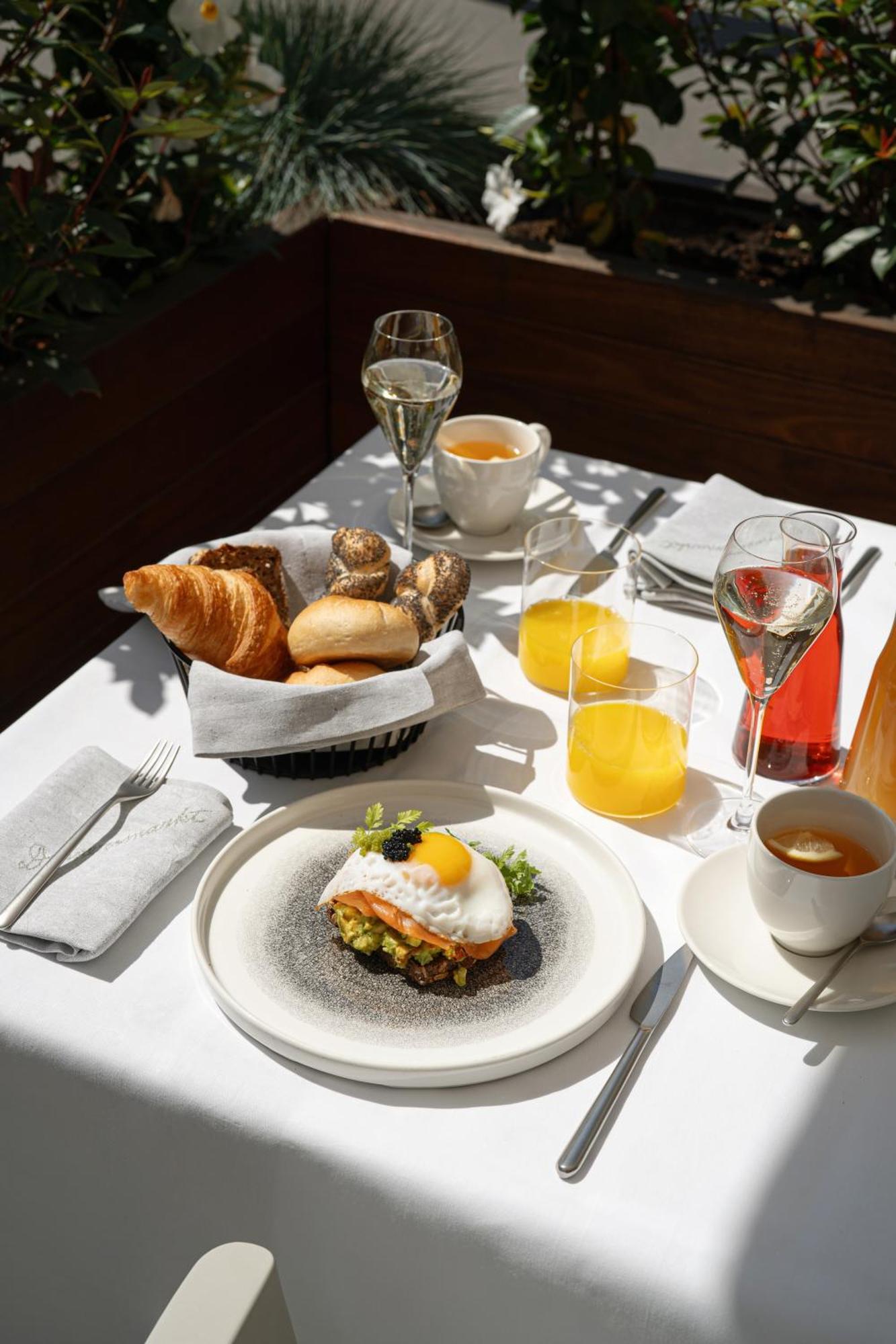 Almanac Palais Vienna 호텔 외부 사진 A typical breakfast