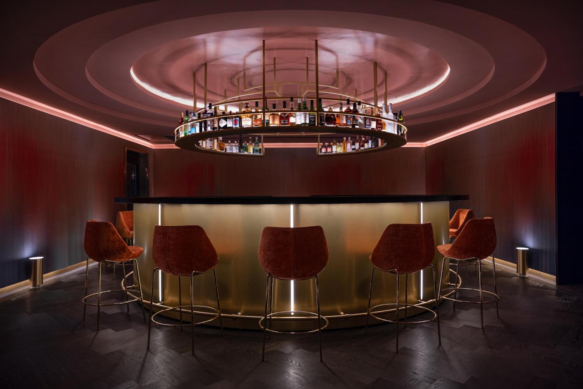 Almanac Palais Vienna 호텔 외부 사진 The bar at the 100 Queen's Gate